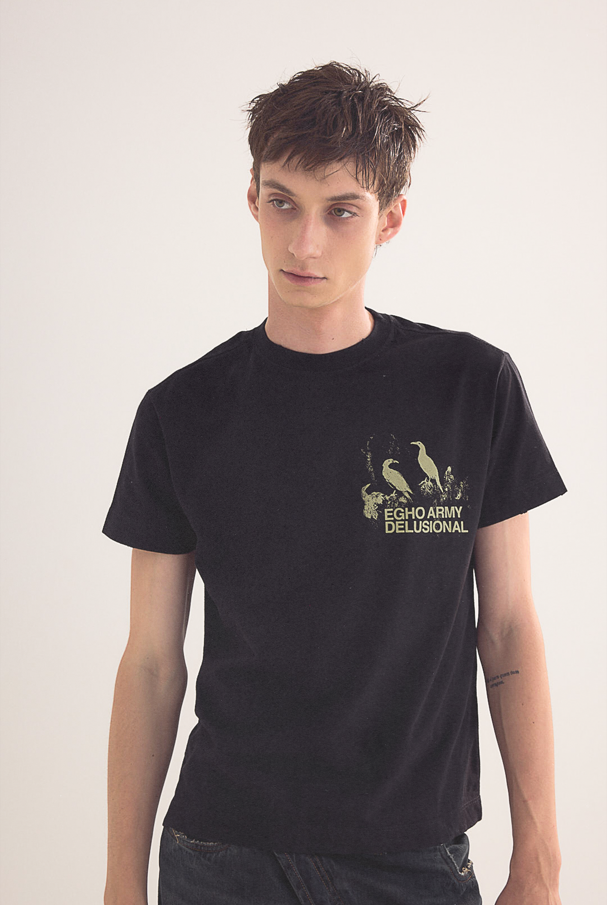 DELUSIONAL REGULAR TEE - BLACK