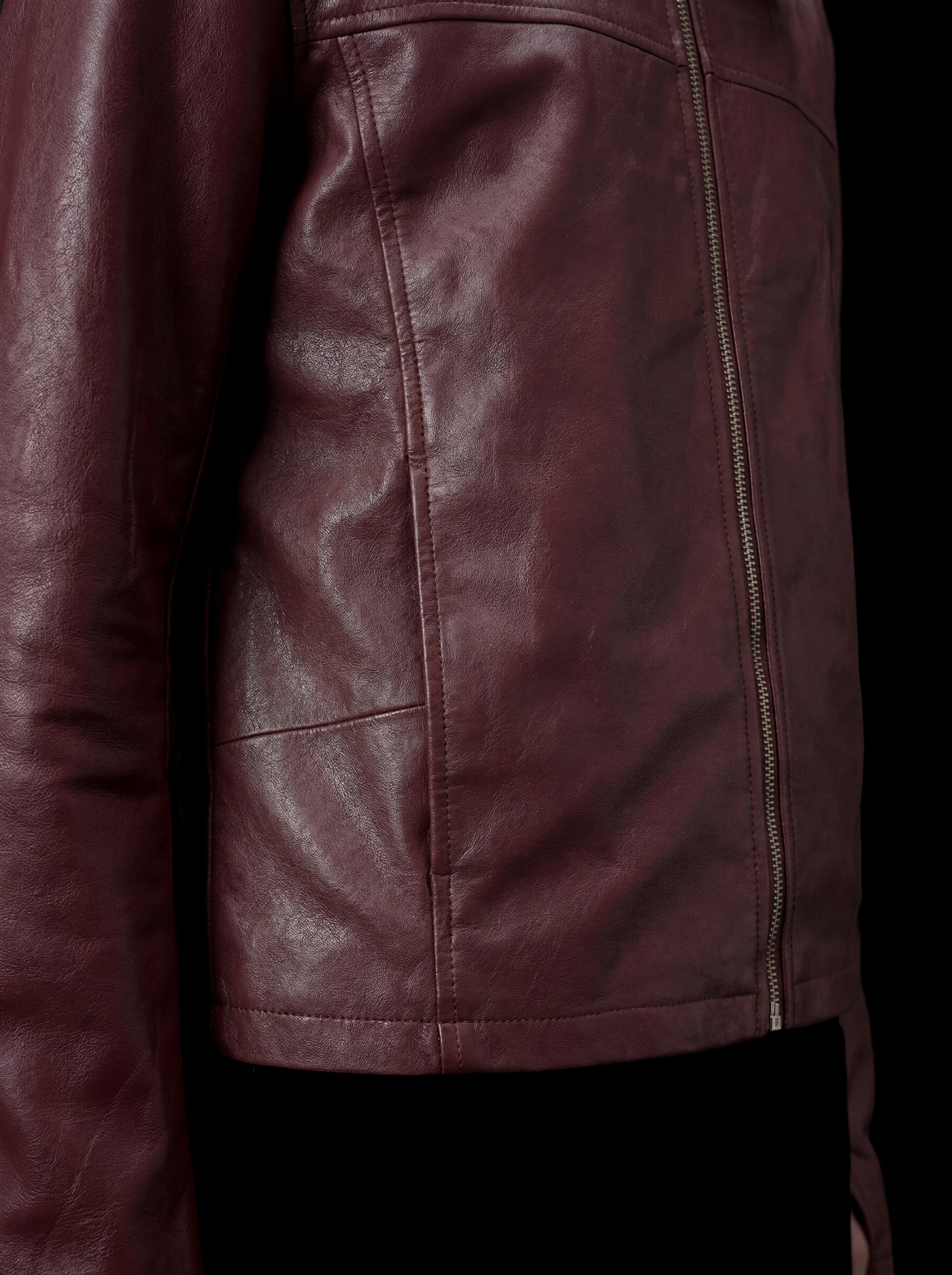 BLACK LEATHER JACKET
