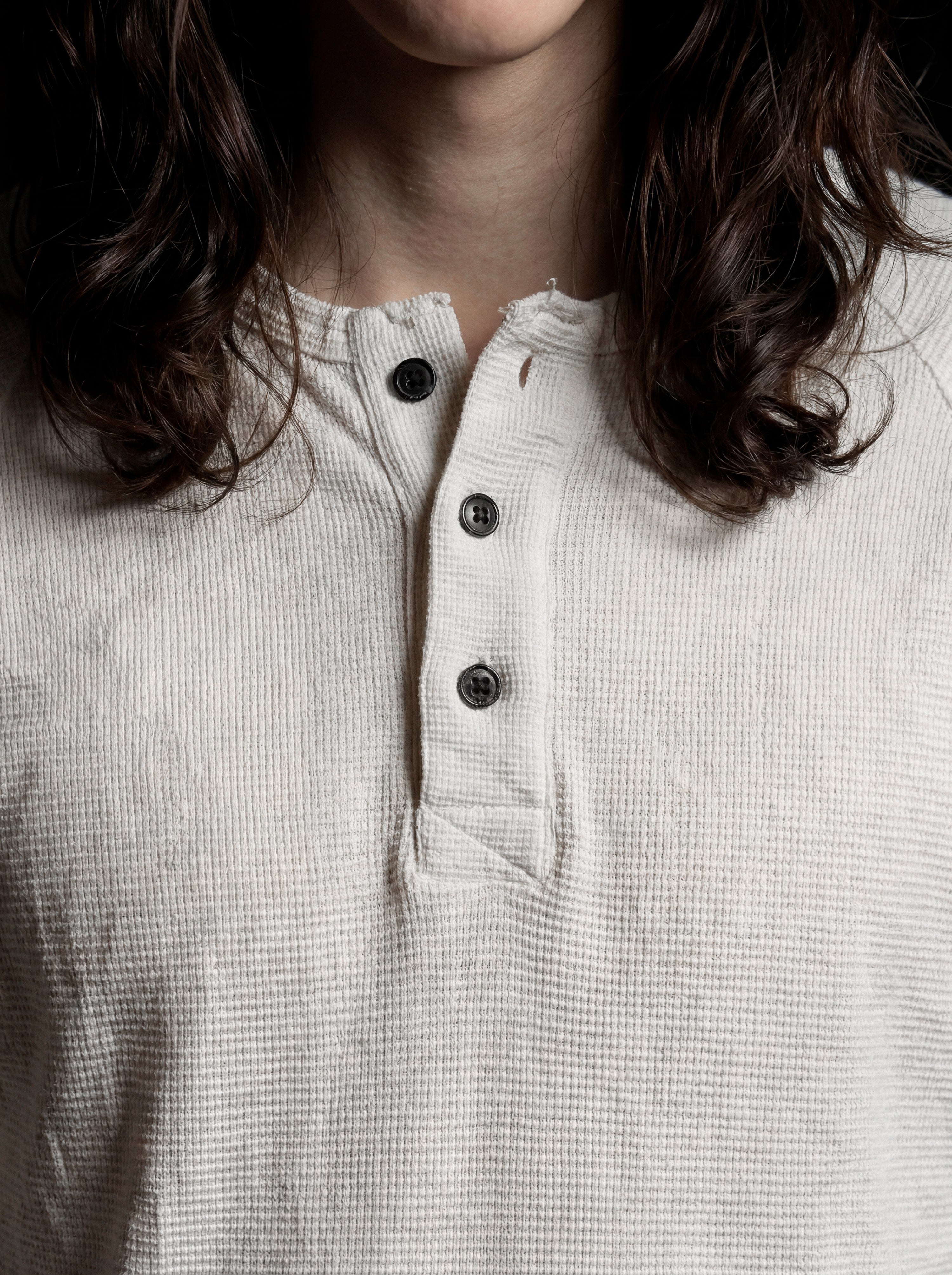 OW HENLEY T-SHIRT